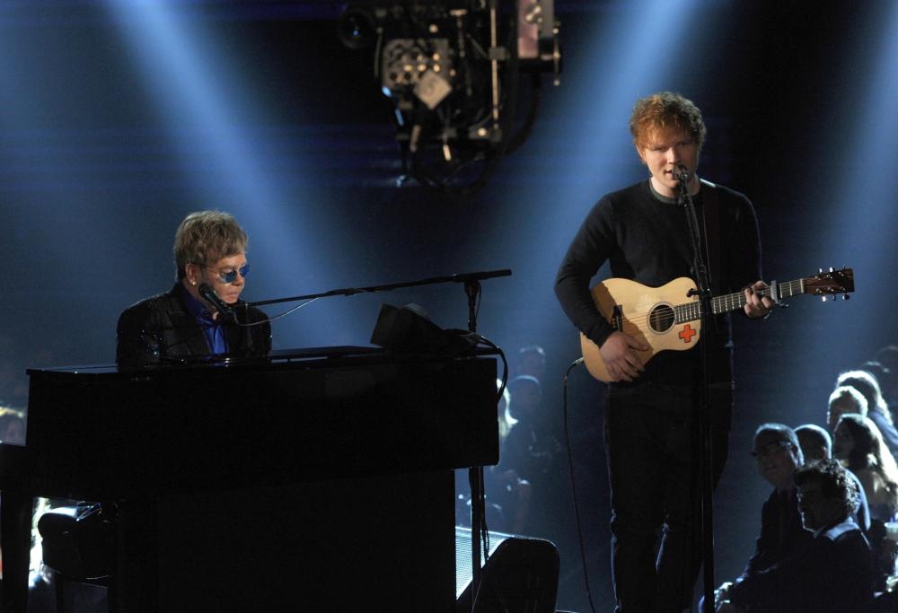 Ed Sheeran canta Candle in the Wind in Revamp: ascoltalo