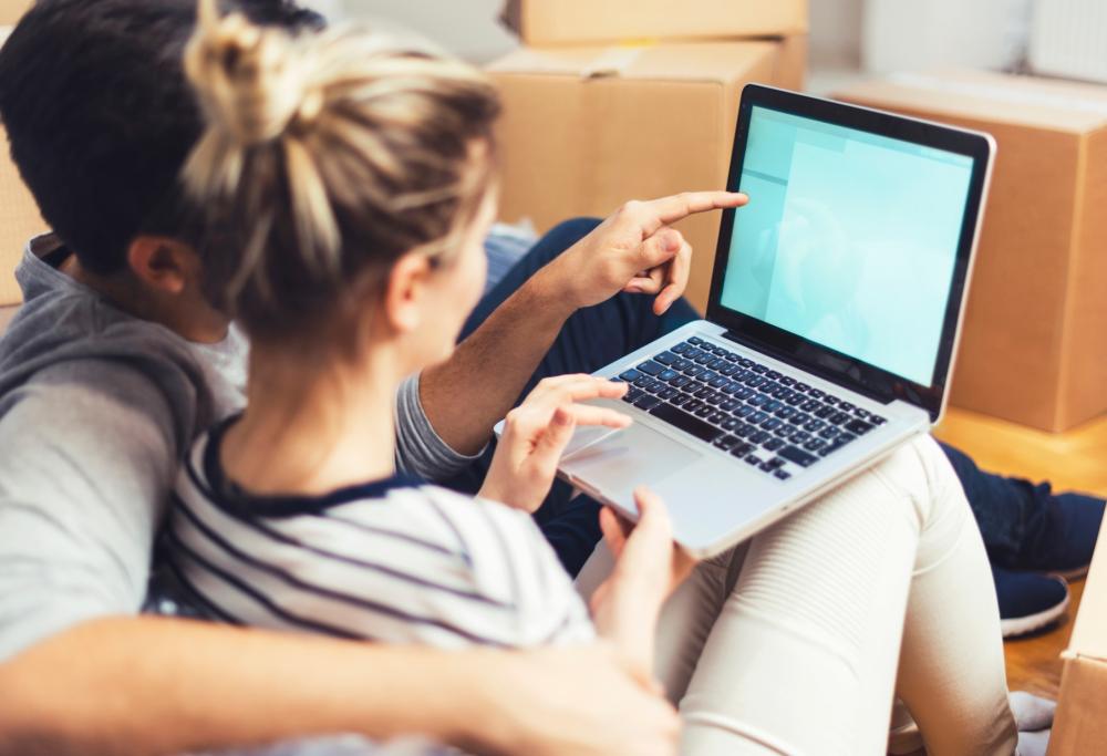 Il 56% delle coppie italiane litiga per il troppo tempo trascorso online