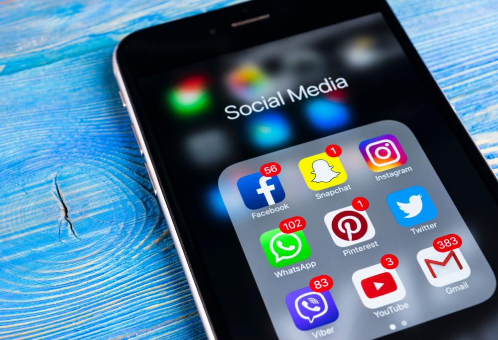 Blocco di WhatsApp e Instagram per un giorno. Ecco i motivi della protesta