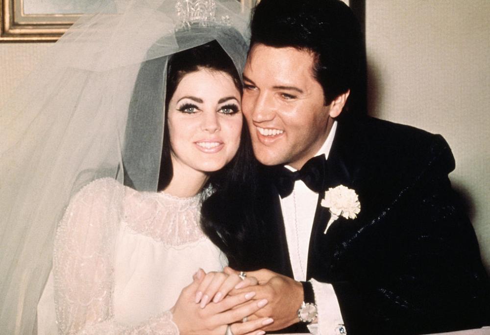 Elvis Presley si sarebbe tolto la vita: lo rivela l'ex moglie