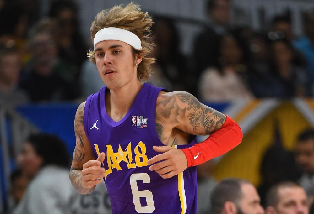 Justin Bieber interviene per difendere una ragazza e scoppia la rissa