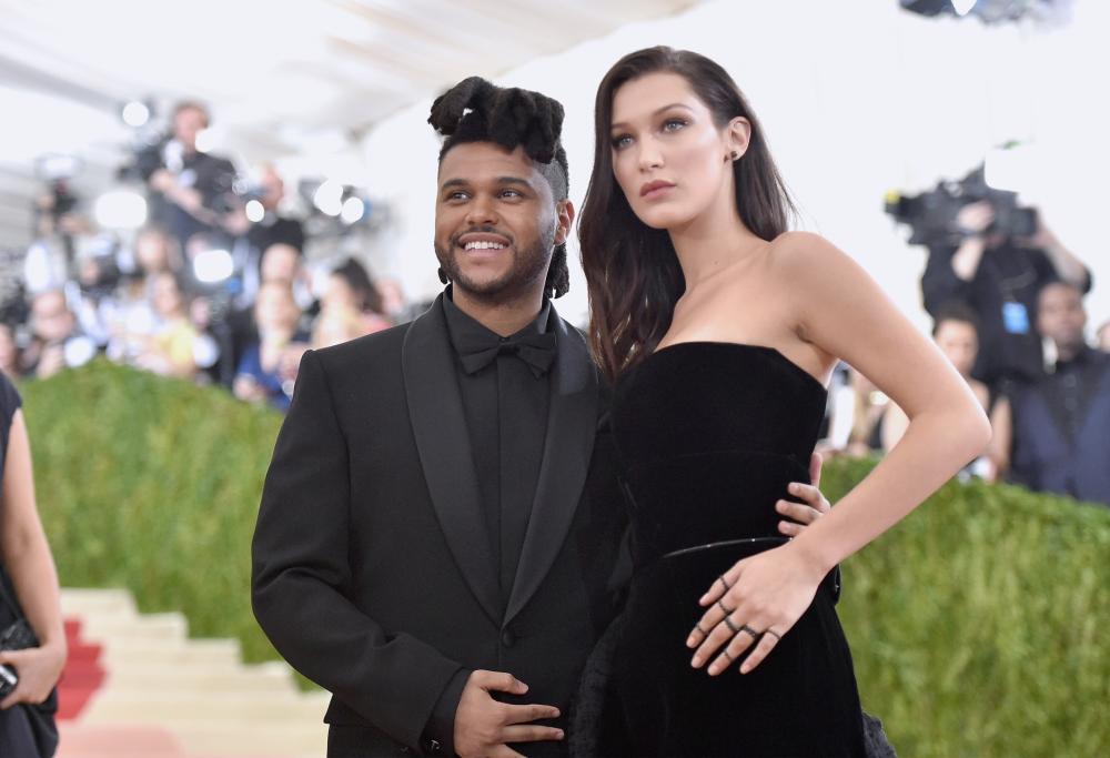 The Weeknd: bacio con l'ex Bella Hadid al Coachella? Lei smentisce