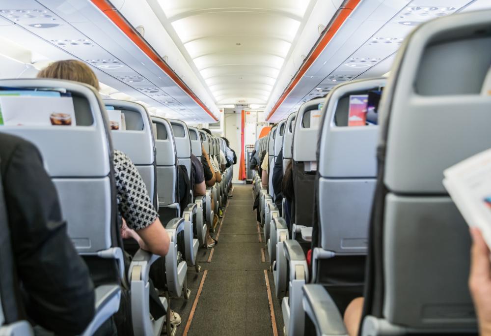 Ecco dove sedersi in aereo per evitare germi e malattie