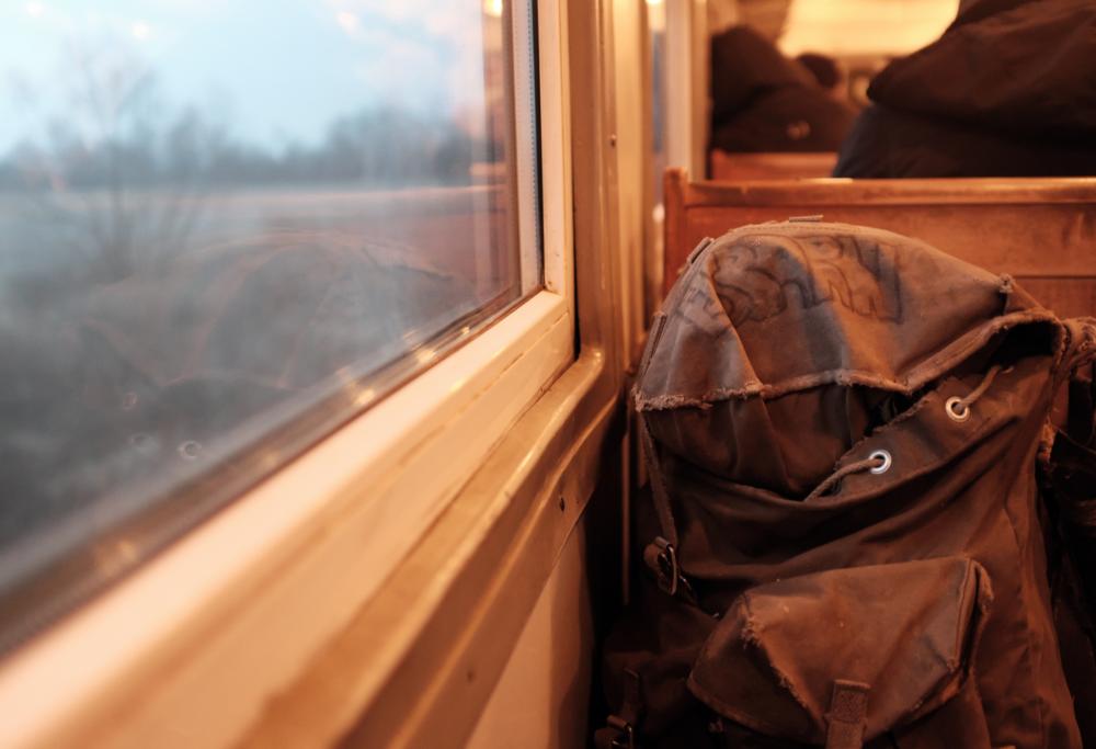 Perde in treno lo zaino contenente un chilo di marijuana: denuncia la scomparsa e viene arrestato