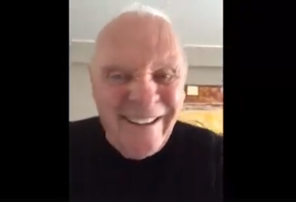 L’esilarante video di Anthony Hopkins che impazzisce per il troppo lavoro