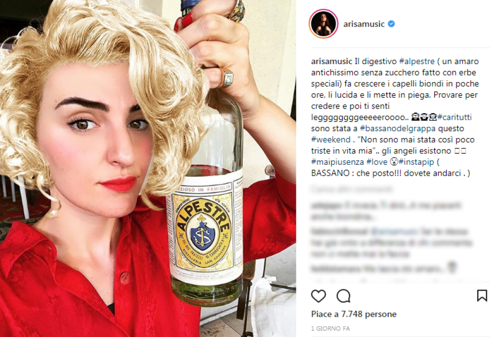 Continuano gli esperimenti di Arisa sul suo look: è il momento del biondo Marilyn