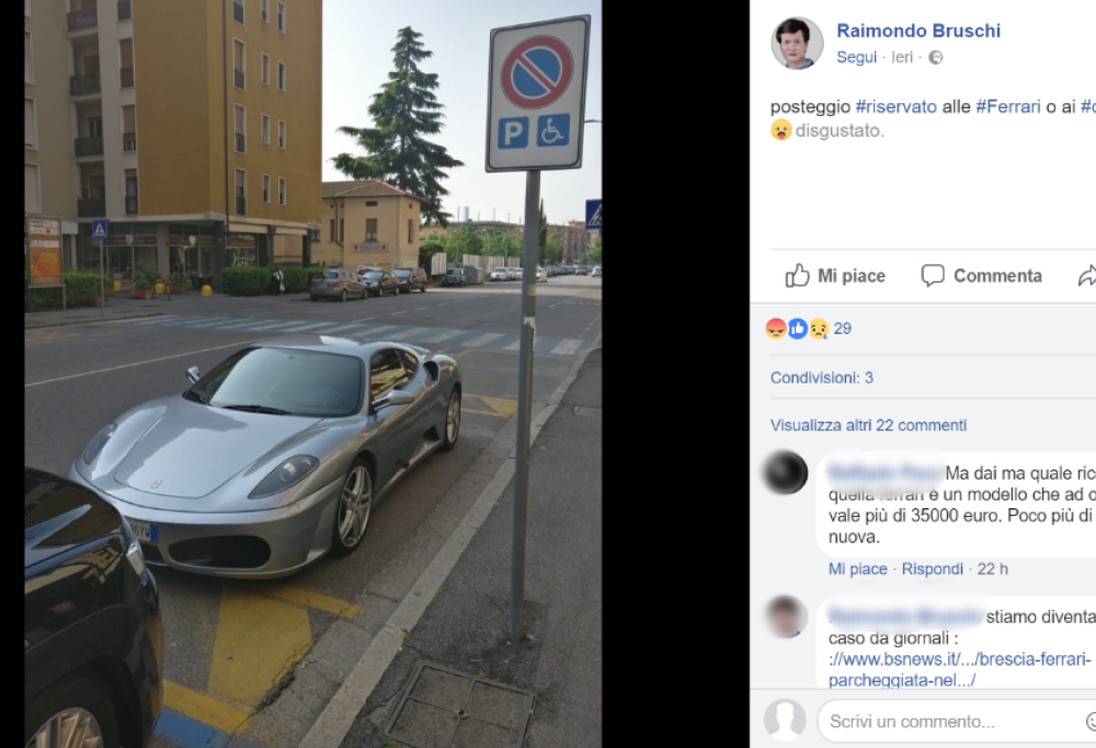 Ferrari parcheggiata nel posto disabili: bufera sul web