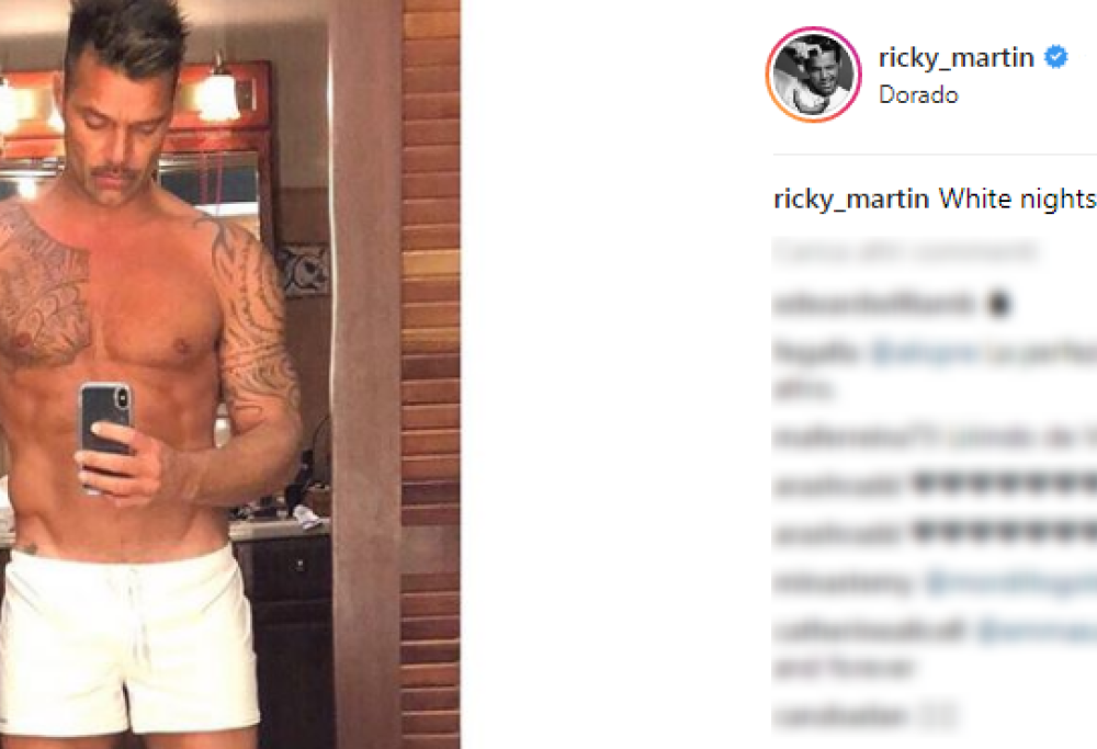 Ricky Martin in boxer mostra un fisico perfetto