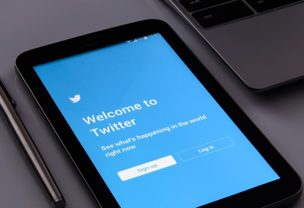 Su Twitter torna l’ordine cronologico dei tweet: ecco la novità