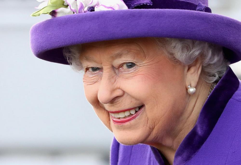 La regina Elisabetta morta di infarto? La fake news che spaventa i sudditi inglesi 