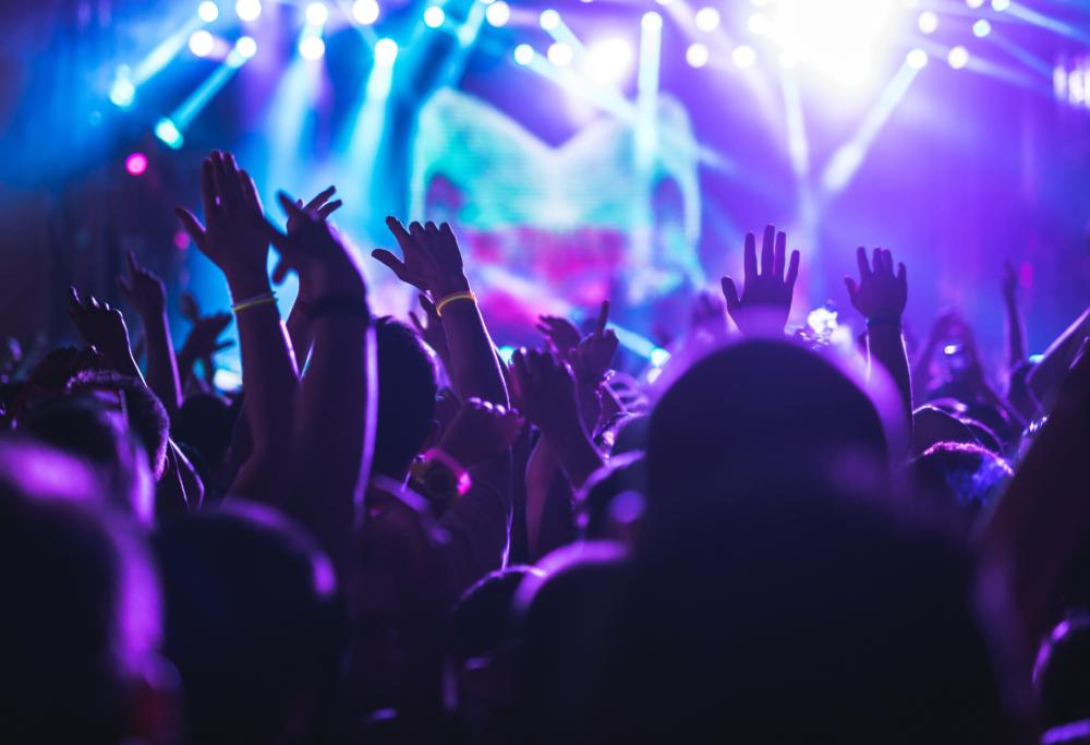 Studente positivo al Covid organizza una festa con altri infetti per avere compagnia