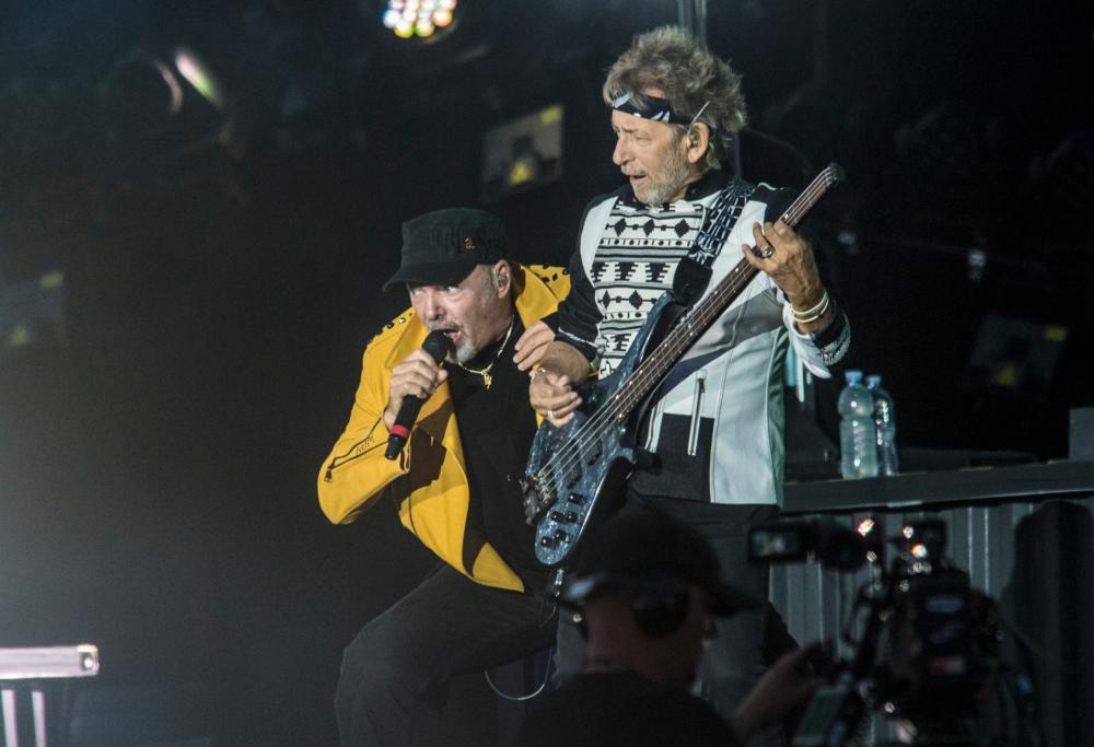 Vasco Rossi, malore per il suo bassista Claudio Golinelli a pochi giorni dall'esordio del tour