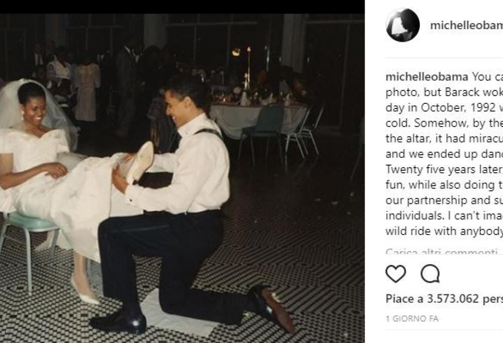 La dolcissima dedica di Michelle a Barack Obama: «Ci divertiamo come 25 anni fa»