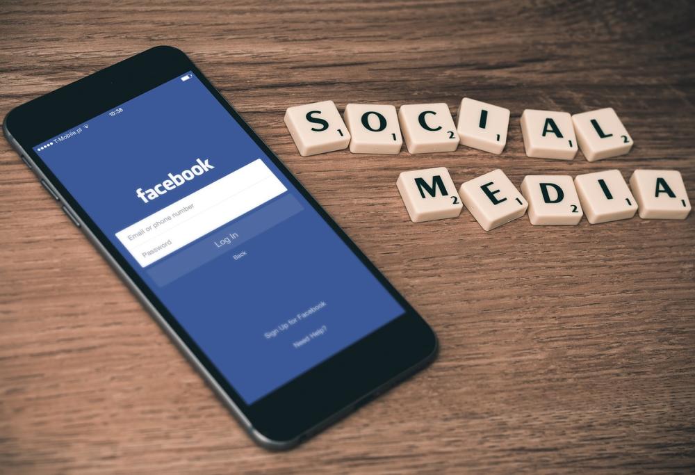 Nuovo scandalo Facebook: dati degli utenti condivisi con produttori di smartphone