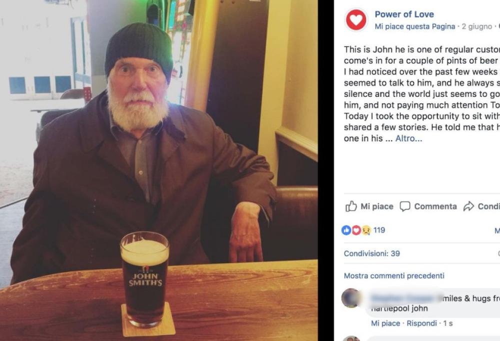 Un anziano è sempre solo al bar: ecco il gesto del barista diventato virale