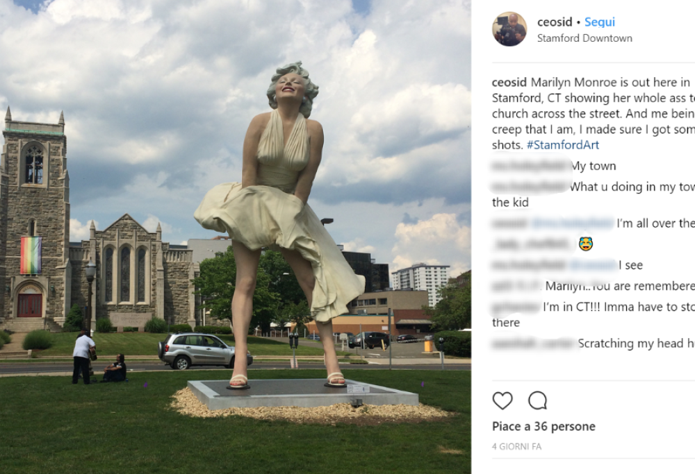 Erigono una statua di Marilyn Monroe davanti alla chiesa ed esplode la bufera