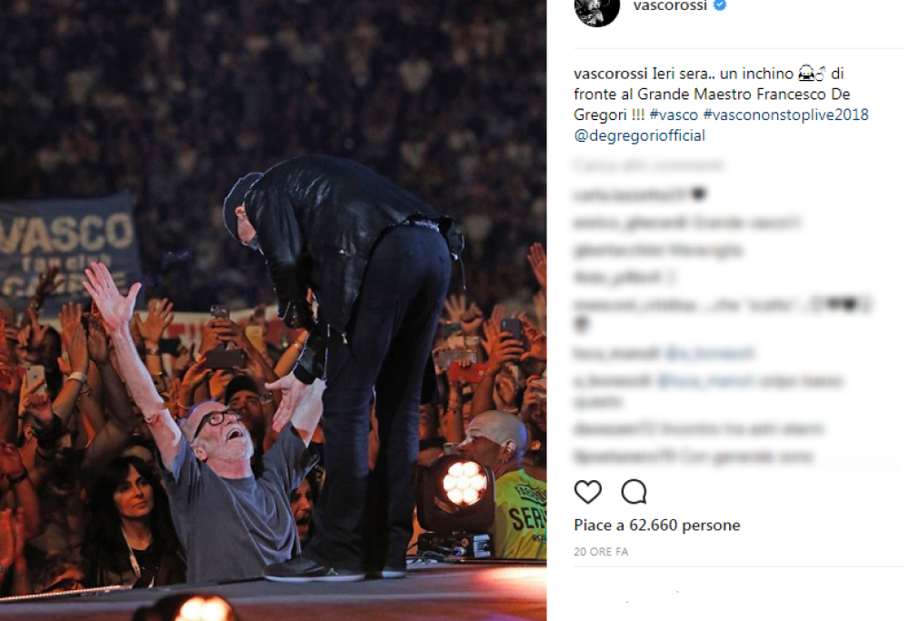 La foto più bella del tour di Vasco Rossi: l'abbraccio con Francesco De Gregori