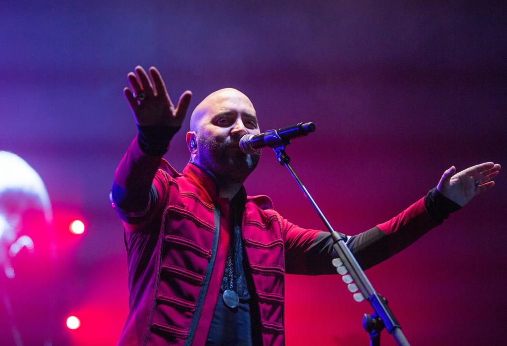 "Scegliamo il nome?", Giuliano Sangiorgi diventerà papà