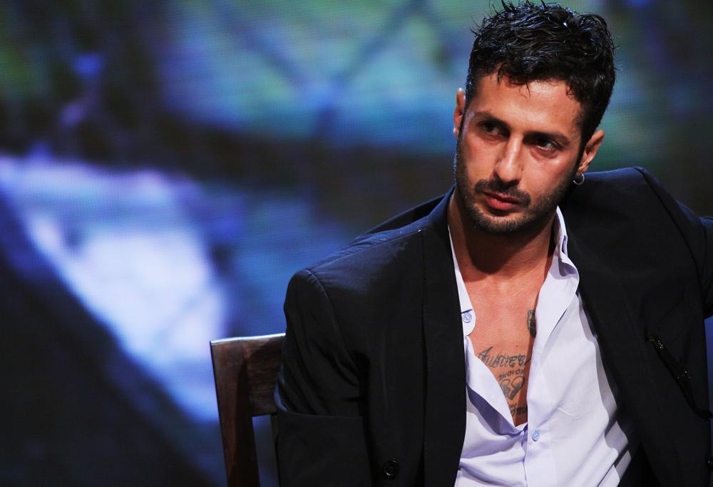 Fabrizio Corona lancia il suo settimanale e annuncia: “A breve mi darò alla politica”