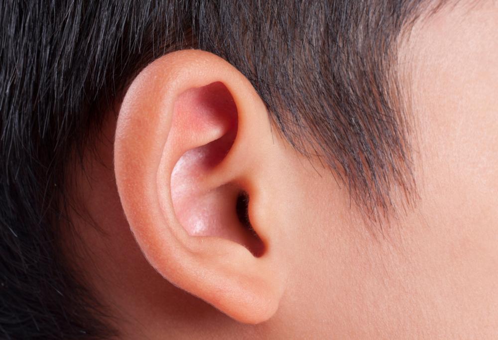 Una donna non riesce più a sentire le voci maschili: succede in Cina