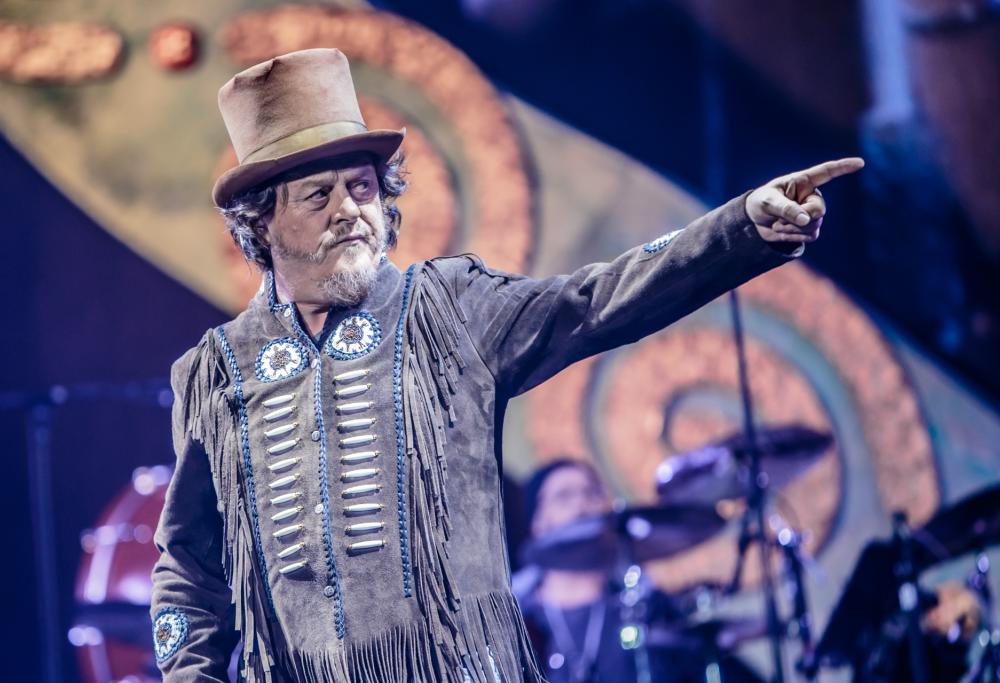 Zucchero dura stoccata a Vasco Rossi: "Chi non fa duetti ha paura"