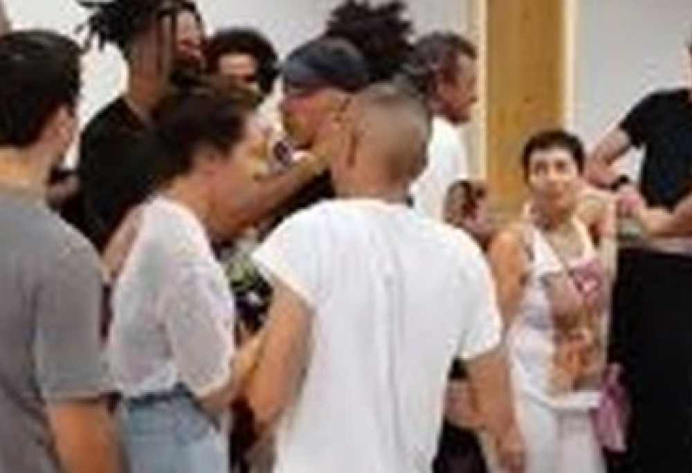 Ghali, Eros Ramazzotti e la figlia Aurora super scatenati al concerto di Eminem
