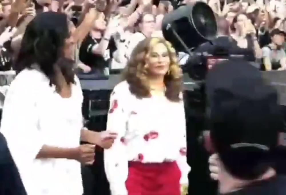 Michelle Obama scatenata al concerto di Beyoncé e Jay-Z
