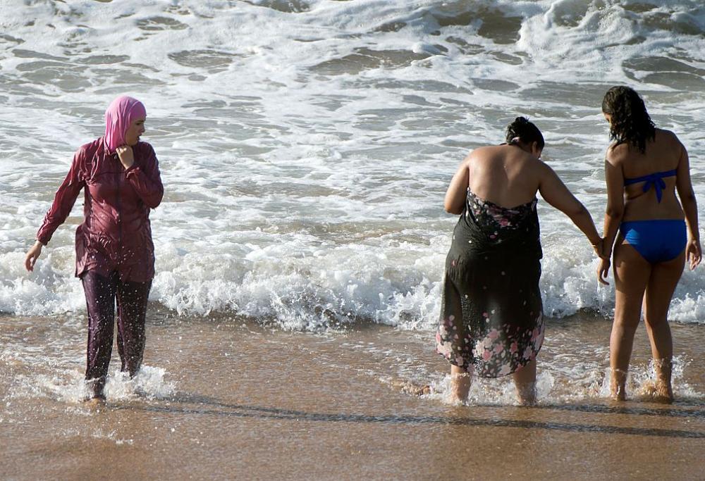 In Marocco le donne si oppongono alla campagna anti-bikini