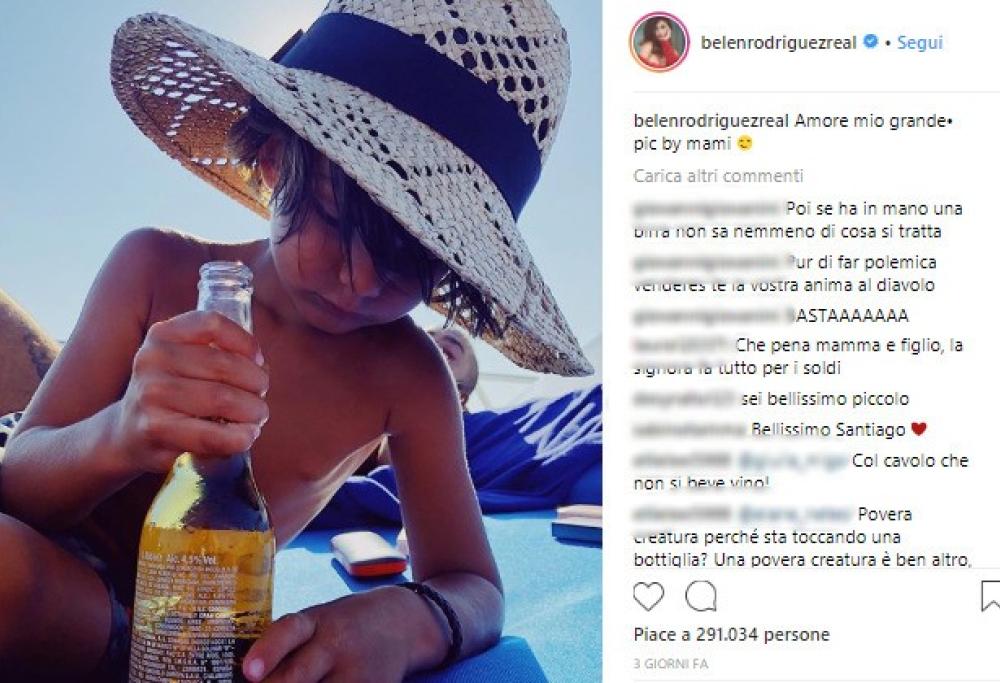 Belen posta una foto di Santiago con una birra: scoppia la polemica