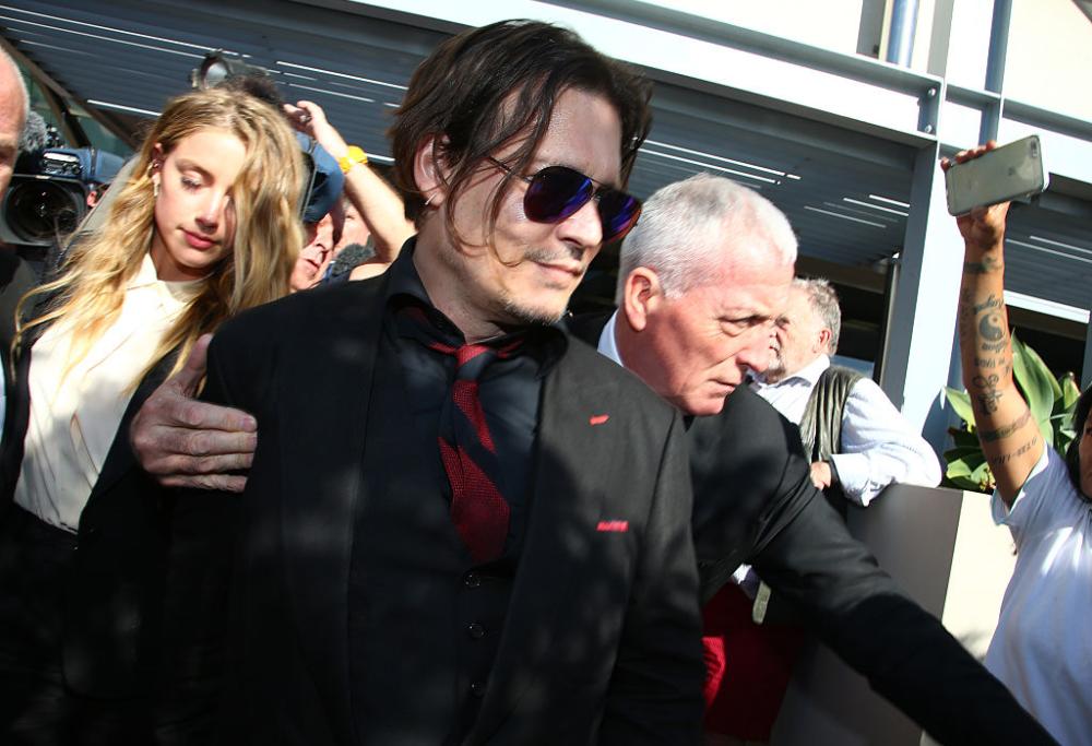 Johnny Depp contro Amber Heard: mi ha picchiato