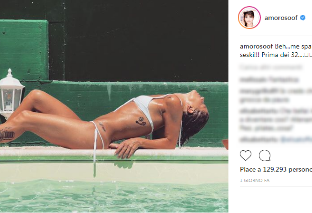 Alessandra Amoroso: scatto sexy a bordo piscina e indizio sul nuovo singolo