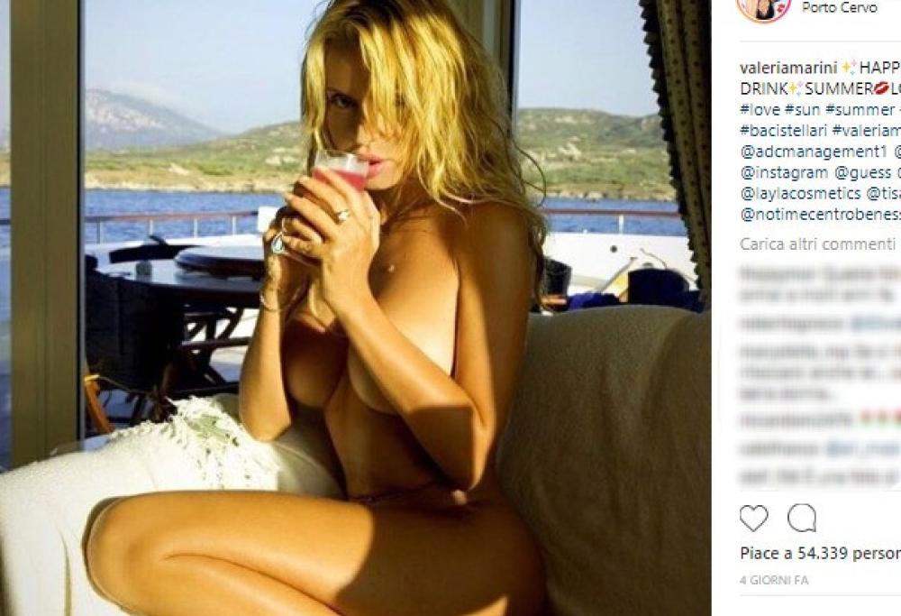 Valeria Marini, lo scatto senza veli su Instagram