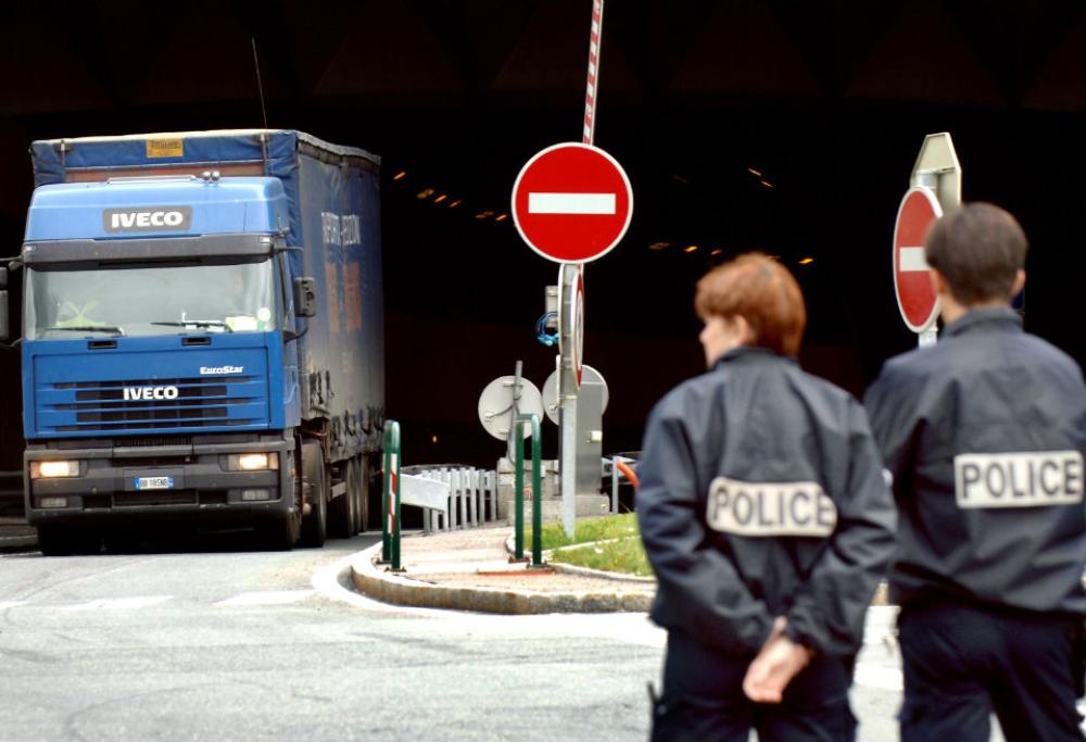 Blablacar, dà un passaggio a due clandestini: per lui 9 mesi di carcere e 24mila euro di multa