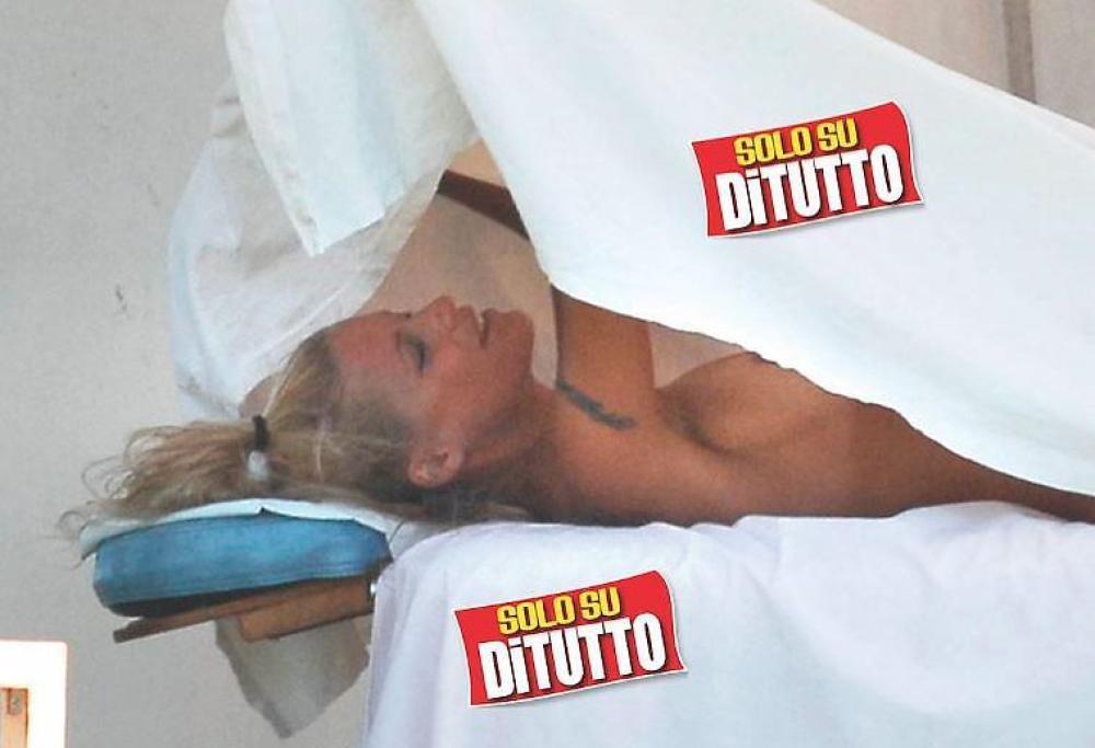 Michelle Hunziker: incidente hot durante il massaggio