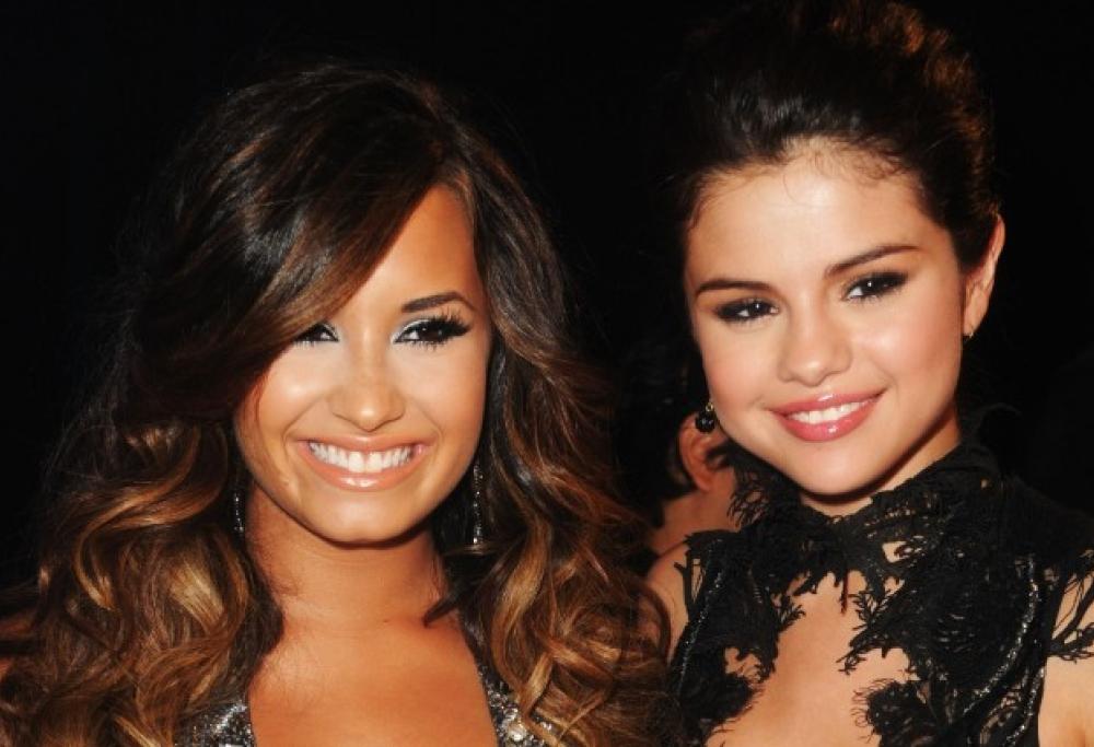 Selena Gomez: "Voglio bene a Demi Lovato, l'ho sentita"