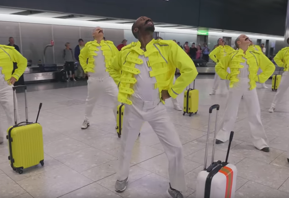 Il bellissimo omaggio dell'aeroporto di Heathrow a Freddie Mercury