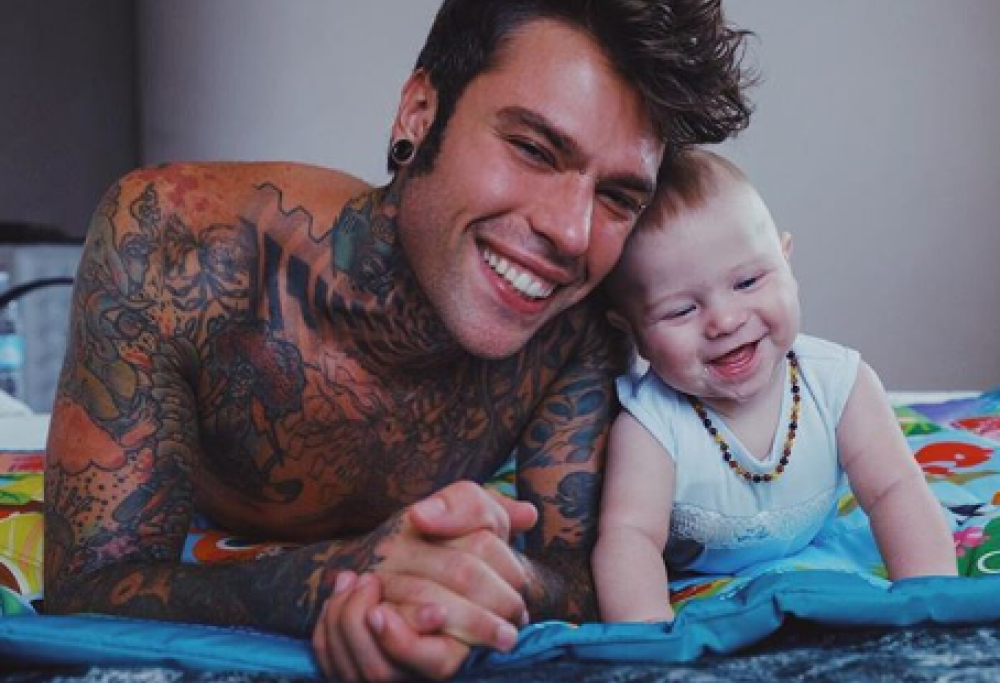 Fedez ha scritto una canzone per il figlio Leone: "Non è una canzone come le altre"