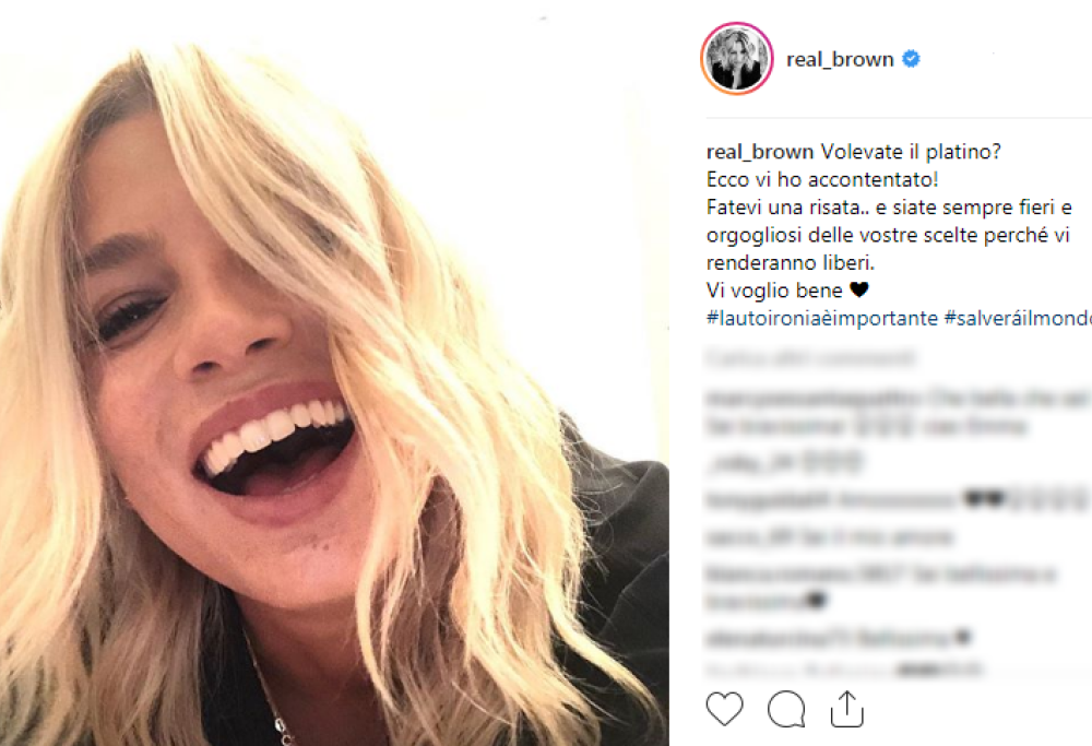 Emma Marrone, nuovo look: ora i capelli sono biondo platino