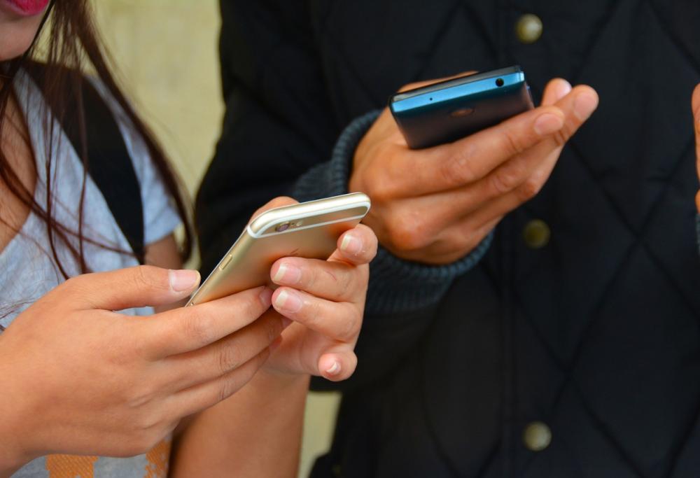 Prima scuola no-smartphone: a Piacenza niente cellulari a lezione