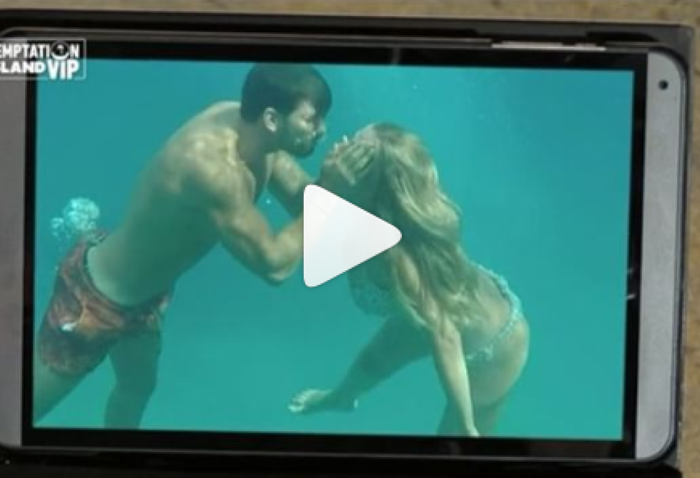 Valeria Marini bacia il tentatore Ivan e ci scappa una puzzetta: il video