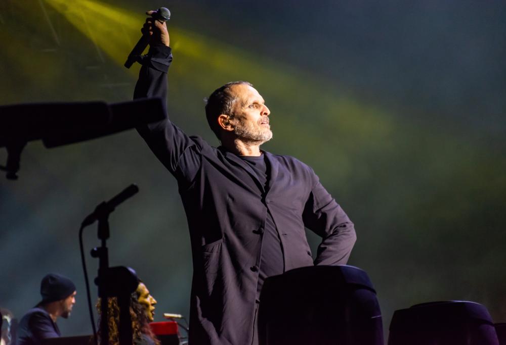 Miguel Bosé, è finita la storia con il compagno storico: ora è guerra per la custodia dei figli