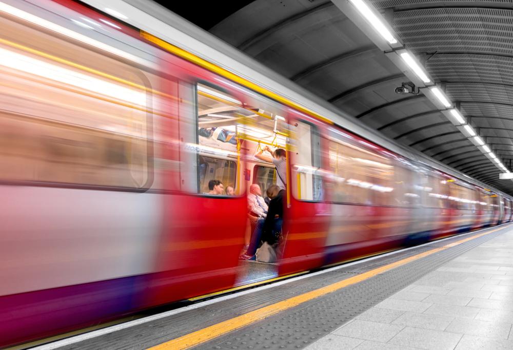 Sciopero generale venerdì 26 ottobre: stop a metro, bus, aerei, treni, scuole e sanità
