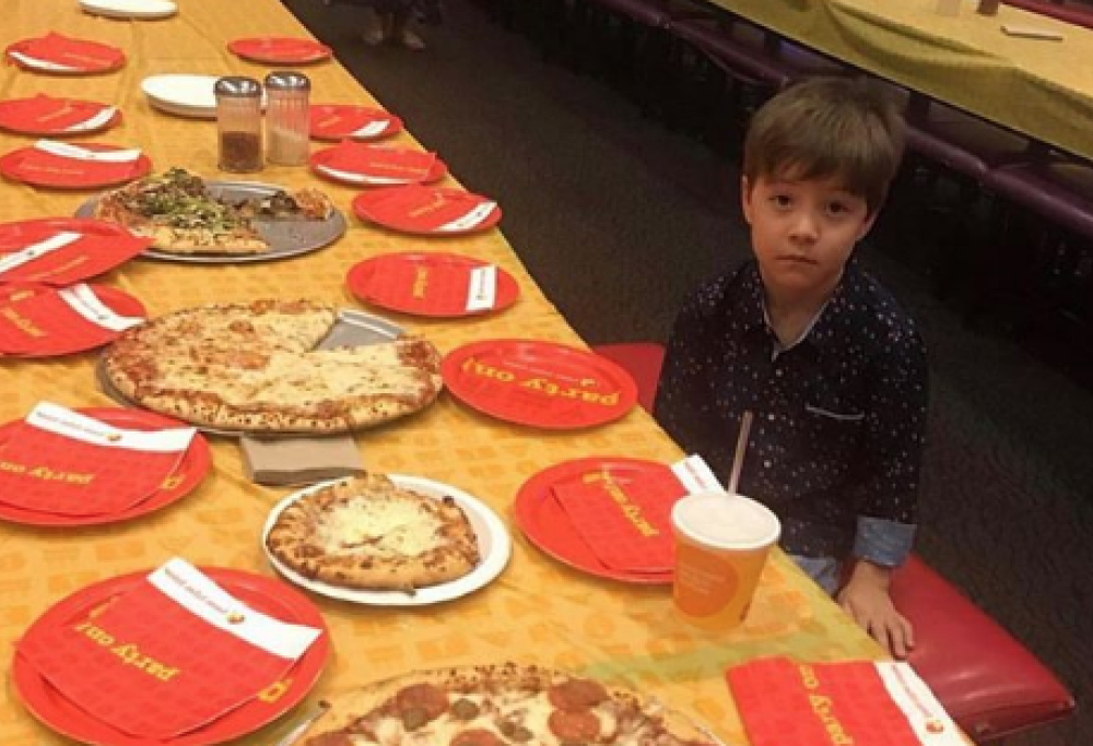 Usa, nessuno si presenta alla festa di compleanno di un bambino di 6 anni: la foto che commuove 