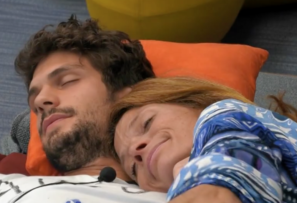GF Vip, notte bollente tra Jane ed Elia... con finale a sorpresa