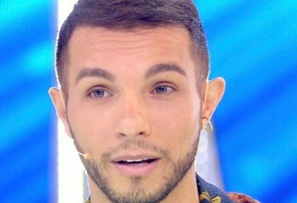 Marco Carta a Domenica Live: "Sono gay e ho un compagno"