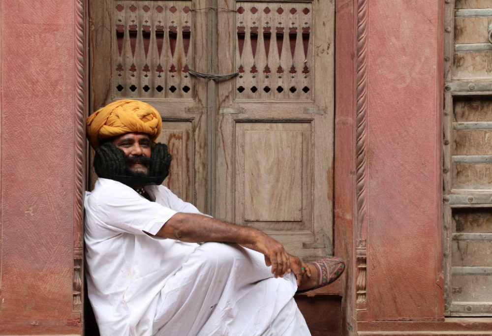 Record in India, ecco l’uomo con i baffi più lunghi del mondo