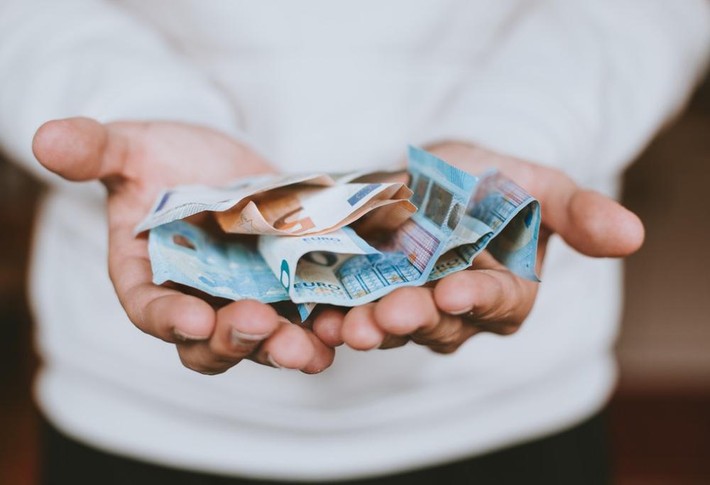 I ricchi vivono più dei poveri, ma non di molto: ecco quanti anni