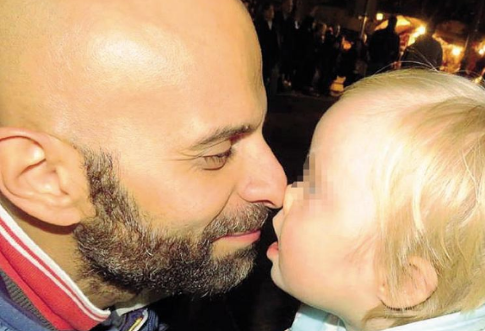 Padre single adotta una bimba down rifiutata da 7 famiglie: “Mi ha reso felice”