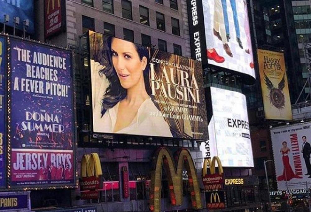 Laura Pausini conquista anche Times Square