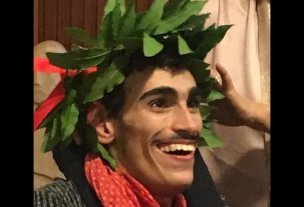 Ragazzo affetto da tetraparesi si laurea con una tesi su Papa Francesco